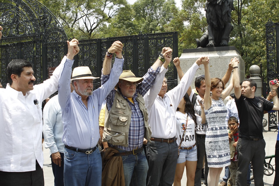 Recientemente, diversas personalidades y la sociedad en general realizaron una cadena humana en protesta por las restricciones al internet.