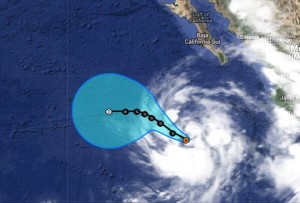 Pronóstico de trayectoria de la Tormenta Tropical Douglas, en el Pacífico
