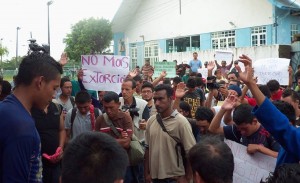 Los migrantes caminaron de la ciudad de Coatzacoalcos a Minatitlán