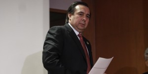 La Sedena niega que su nave haya cruzado la frontera o disparado hacia territorio estadunidense mientras realizaban un operativo conjunto con la PGR contra delincuentes en territorio mexicano.