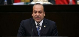 El presidente de la Comisión de Puntos Constitucionales, Julio César Moreno Rivera (PRD)