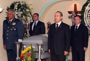 El Presidente Felipe Calderón Hinojosa durante las exequias al General de Brigada Mauro Enrique Tello Quiñones