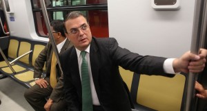 Presentan ante PGR denuncias contra Ebrard por fallas en Línea 12