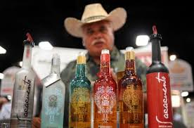 Reformas a la NOM-70 extinguirán gremio de mezcaleros