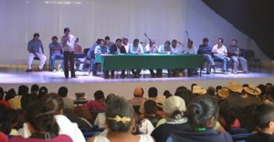 Intenta gobierno federal desconocer amparo a indígenas, denuncian