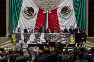 Sólo dos cambios admitió la Cámara a la Ley de Hidrocarburos Foto Octavio Gómez/Proceso