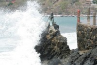 ALERTA Protección Civil de alto oleaje en playas de Guerrero Foto Especial