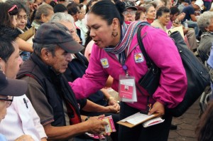 Puntual y ordenadamente los Adultos Mayores de la CDMX reciben su Pensión Alimentaria de mil 9 pesos