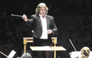 La leyenda del rock y compositor Keith Emerson dirige la Sinfónica en el Teatro Madison