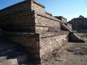 El lugar fue poblado por los otomíes, en zonas como Huapalcalco y el Pedregal