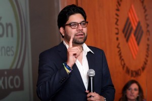 Armando Regil Velasco