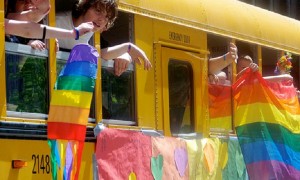 El gran número de acoso escolar por causa de la homofobia, han sido los elementos claves para crear una escuela LGBT