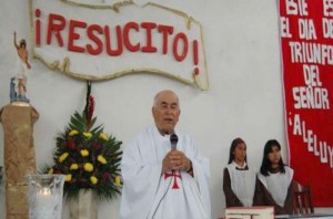 Carlos Aguilera, sacerdote que ofrece curar la homosexualidad