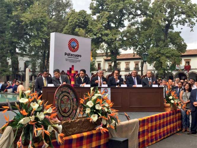 Toma de posesión del perredista Víctor Báez, alcalde de Pátzcuaro