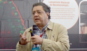 El jefe del Departamento de Química del Cinvestav Zacatenco, Alberto Vela Amieva