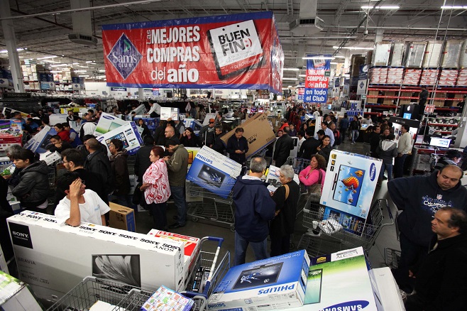 G16111201.JPG MÉXICO, D. F.- Shopping/Compras-Buen Fin. Capitalinos acuden en las primeras horas de este viernes a los centros comerciales para iniciar las compras del Buen Fin. Foto: Agencia ELUNIVERSAL/Valente Rosas. ASV. Nota S015.
