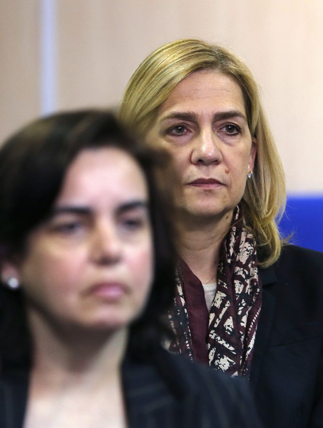Cristina se sentó en el banquillo junto con otras 17 personas, incluido su esposo