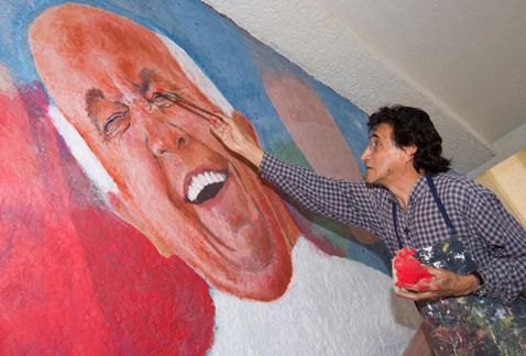 Mural en honor a la visita papal