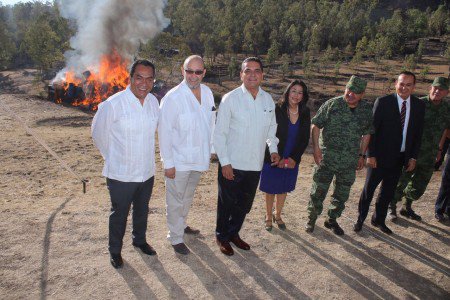 Aureoles Conejo participó en la incineración de seis toneladas de narcóticos dentro del “Programa Nacional de Bodegas Vacías”