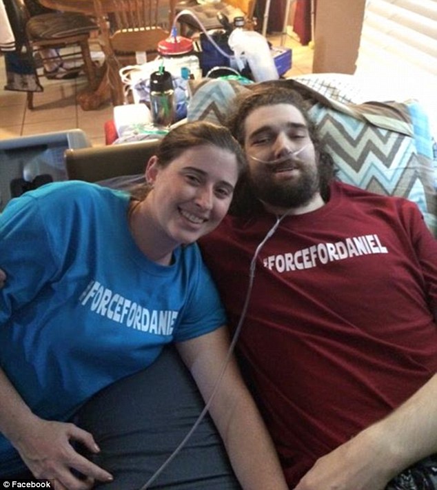 Daniel Fleetwood y su esposa Ashley.